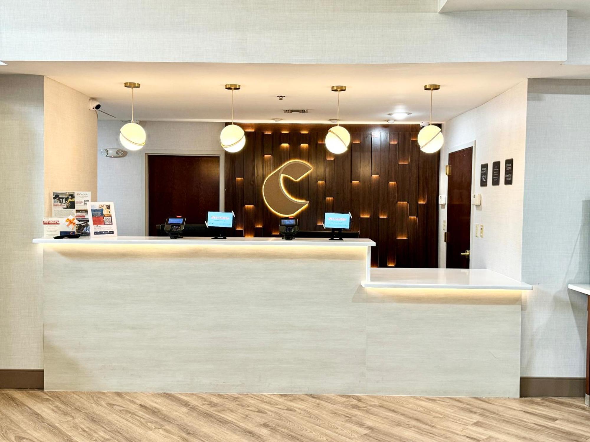 Comfort Suites East Brunswick - South River Extérieur photo