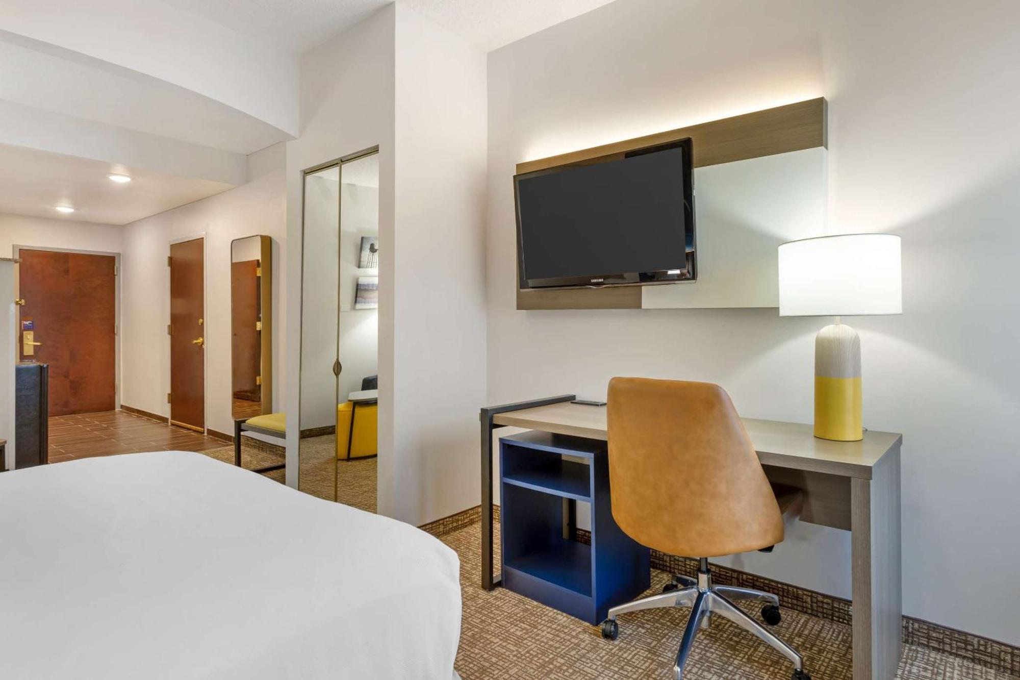 Comfort Suites East Brunswick - South River Extérieur photo