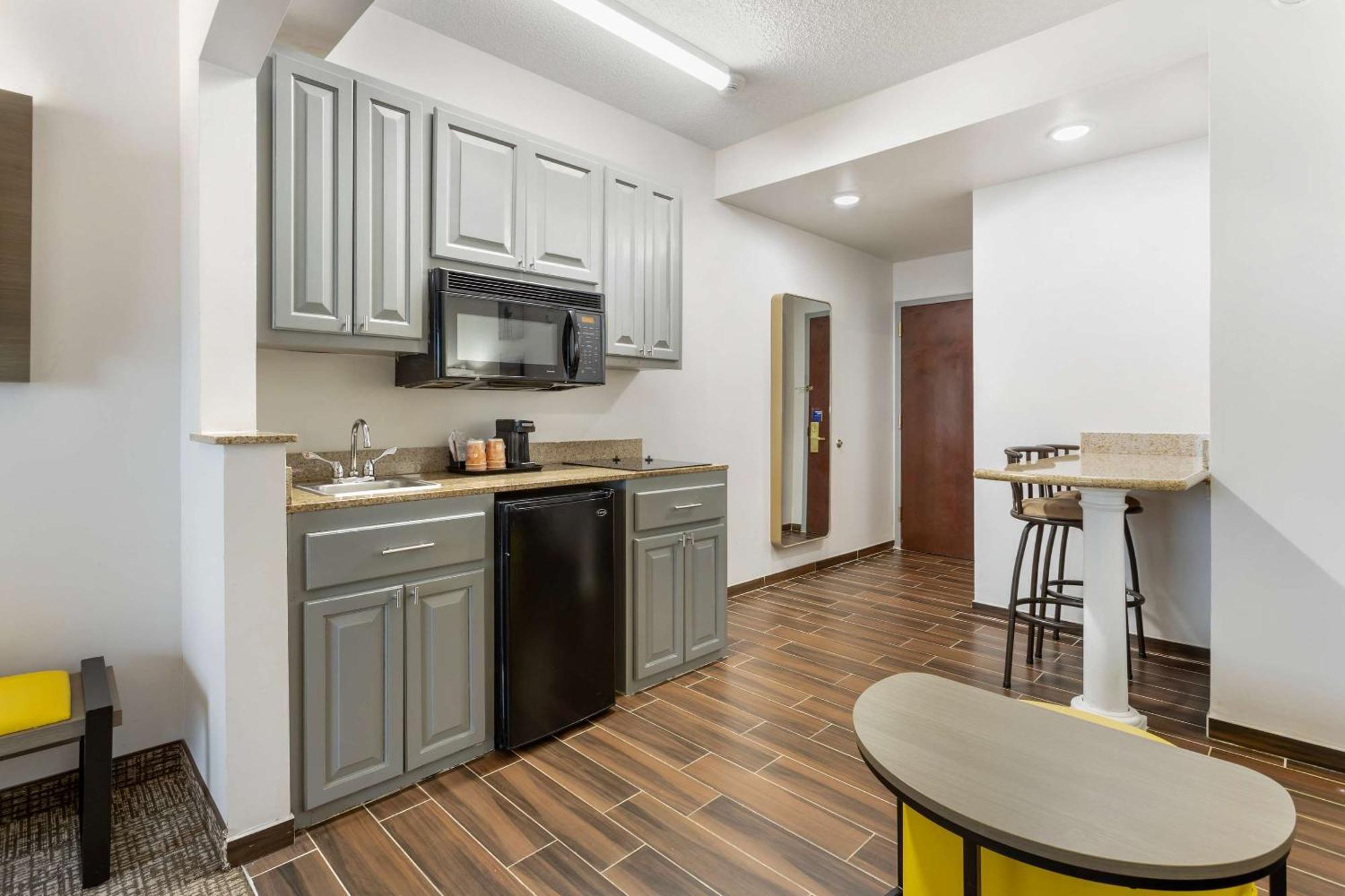 Comfort Suites East Brunswick - South River Extérieur photo