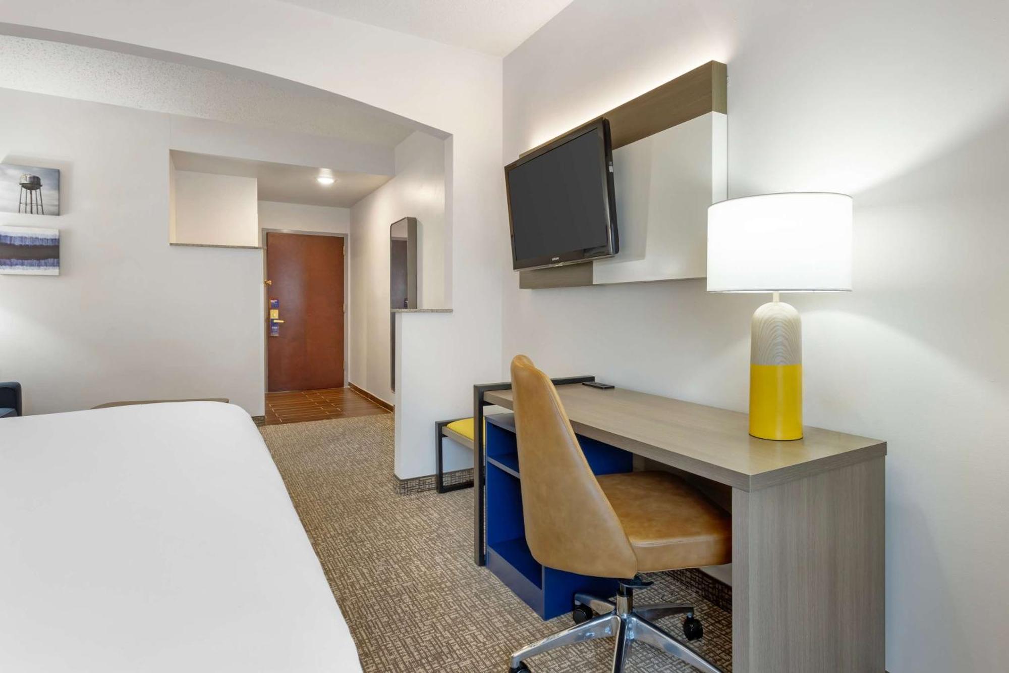 Comfort Suites East Brunswick - South River Extérieur photo