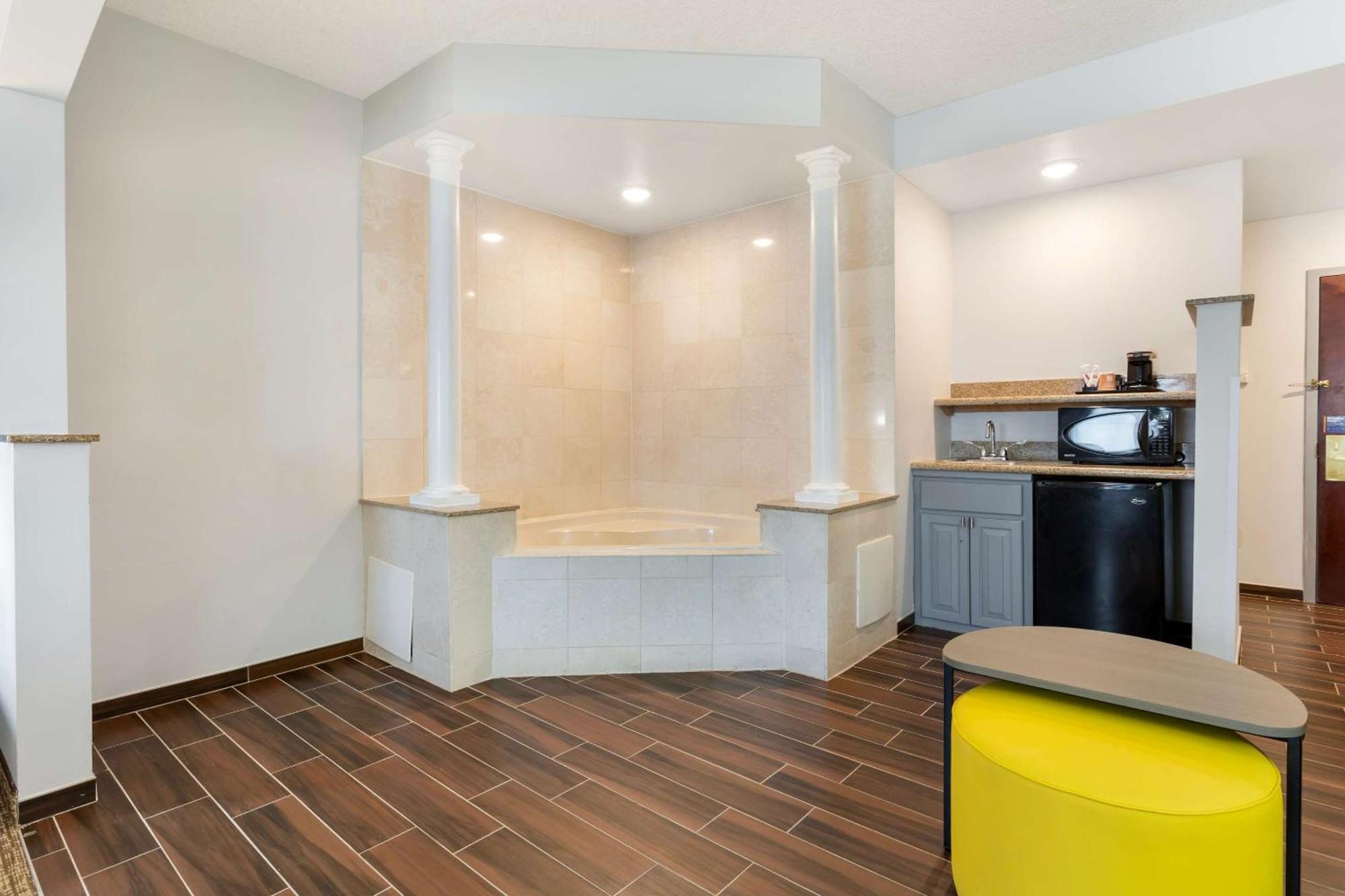 Comfort Suites East Brunswick - South River Extérieur photo