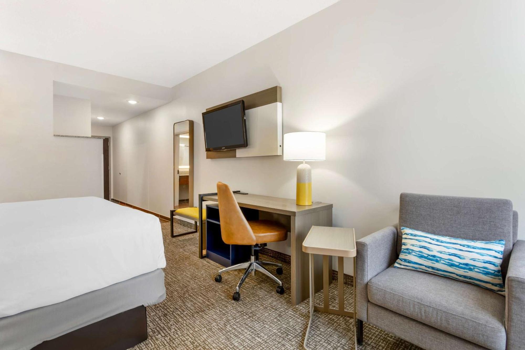 Comfort Suites East Brunswick - South River Extérieur photo