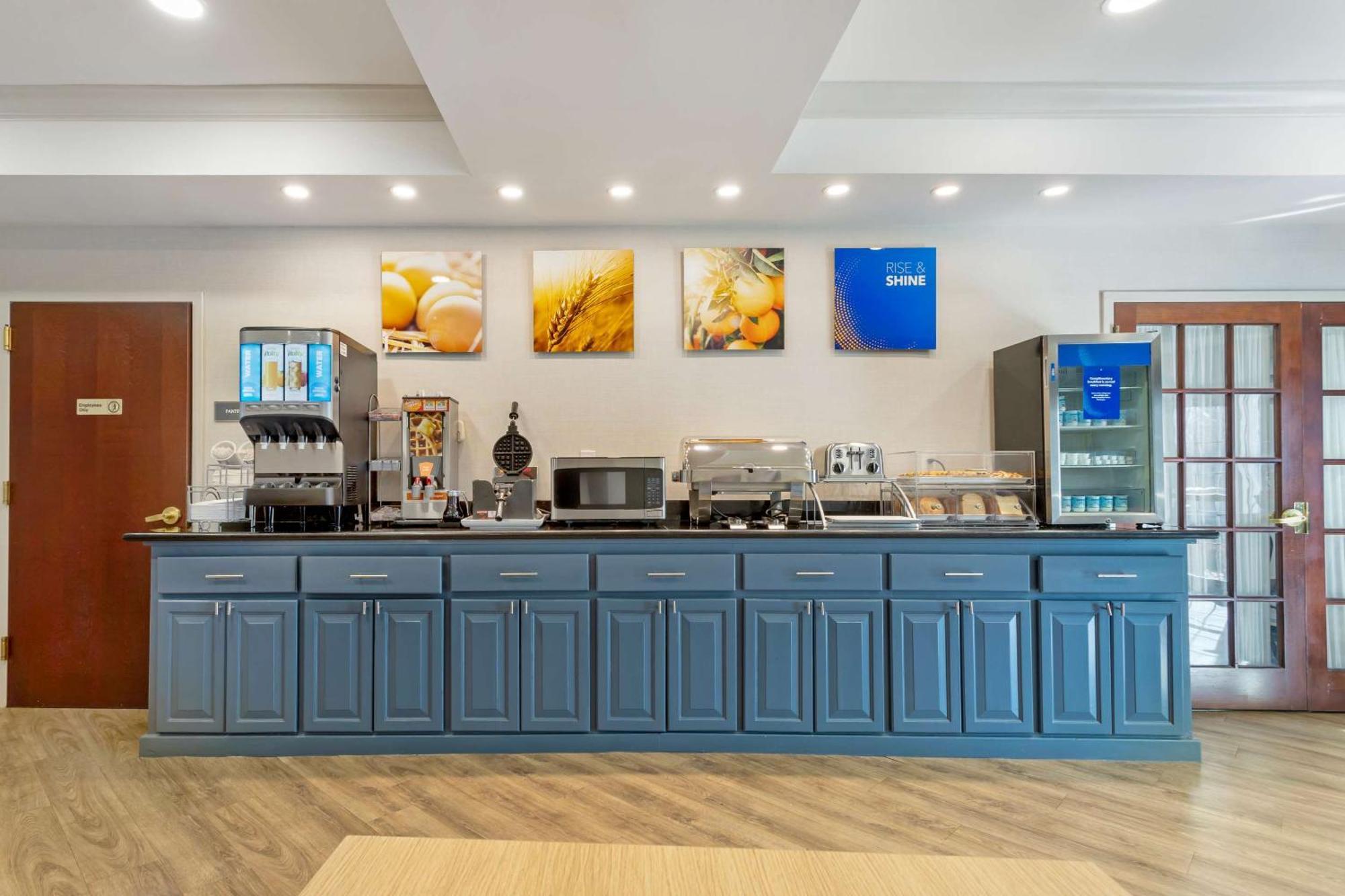 Comfort Suites East Brunswick - South River Extérieur photo