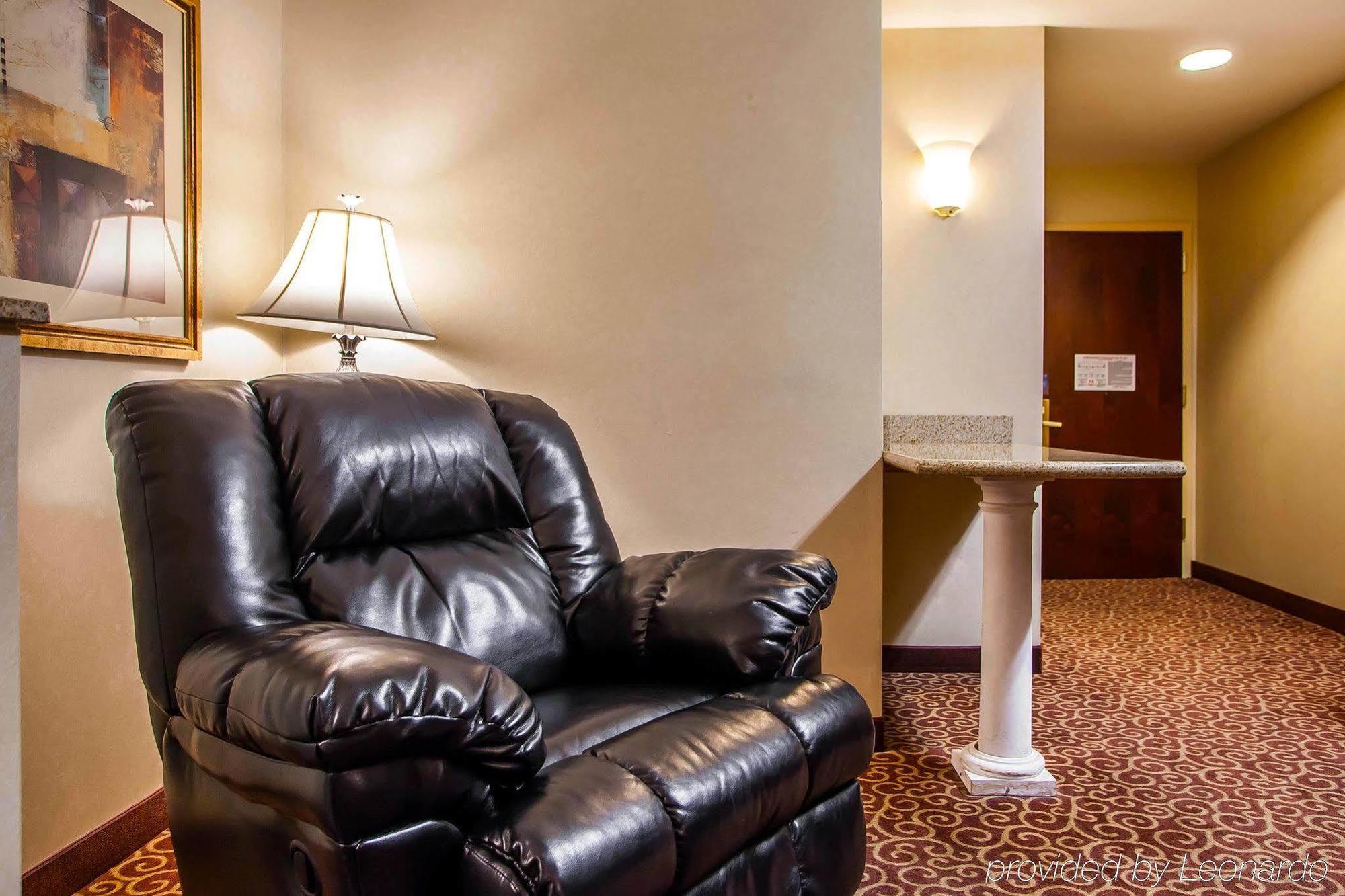 Comfort Suites East Brunswick - South River Extérieur photo