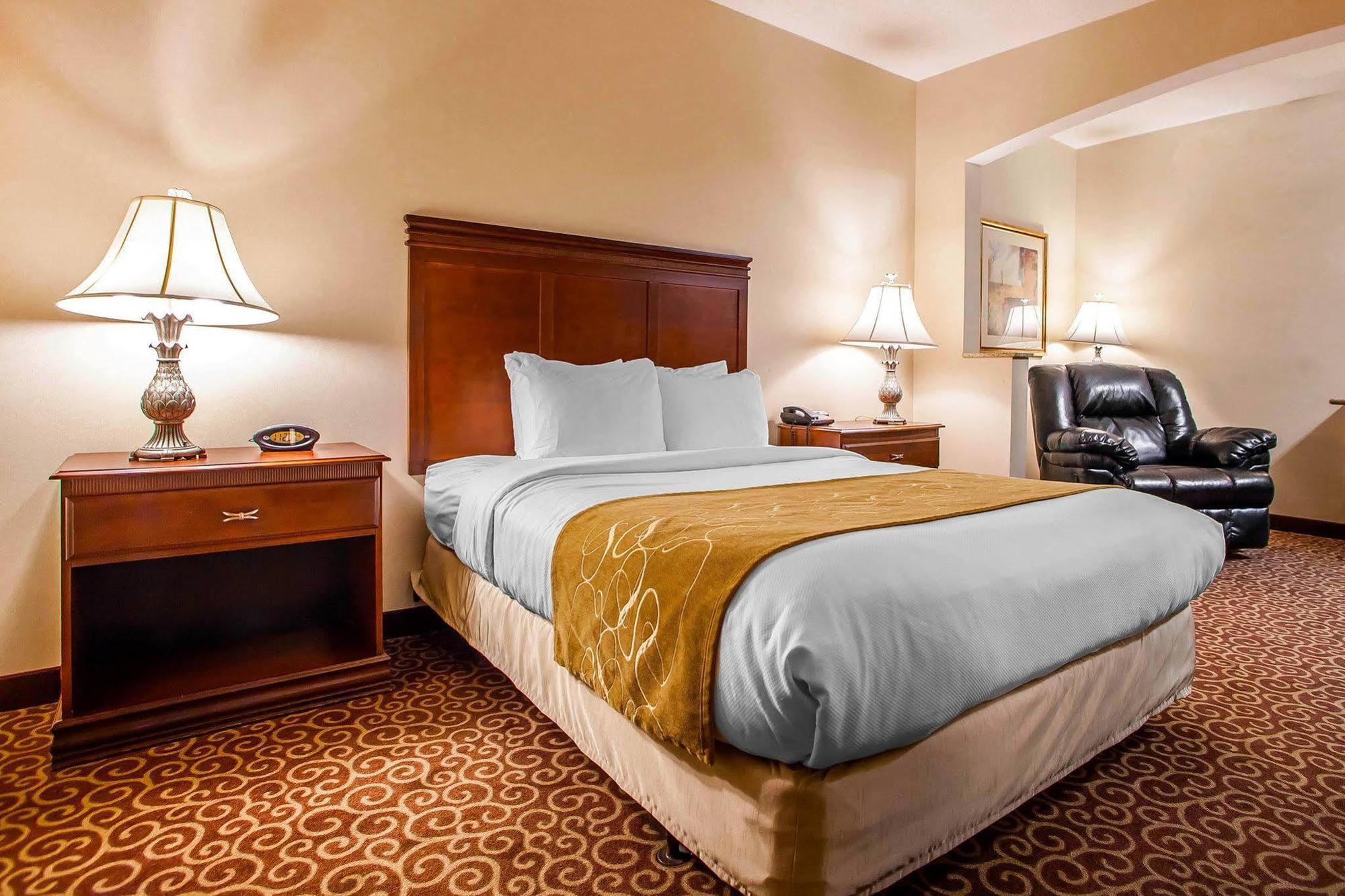 Comfort Suites East Brunswick - South River Extérieur photo