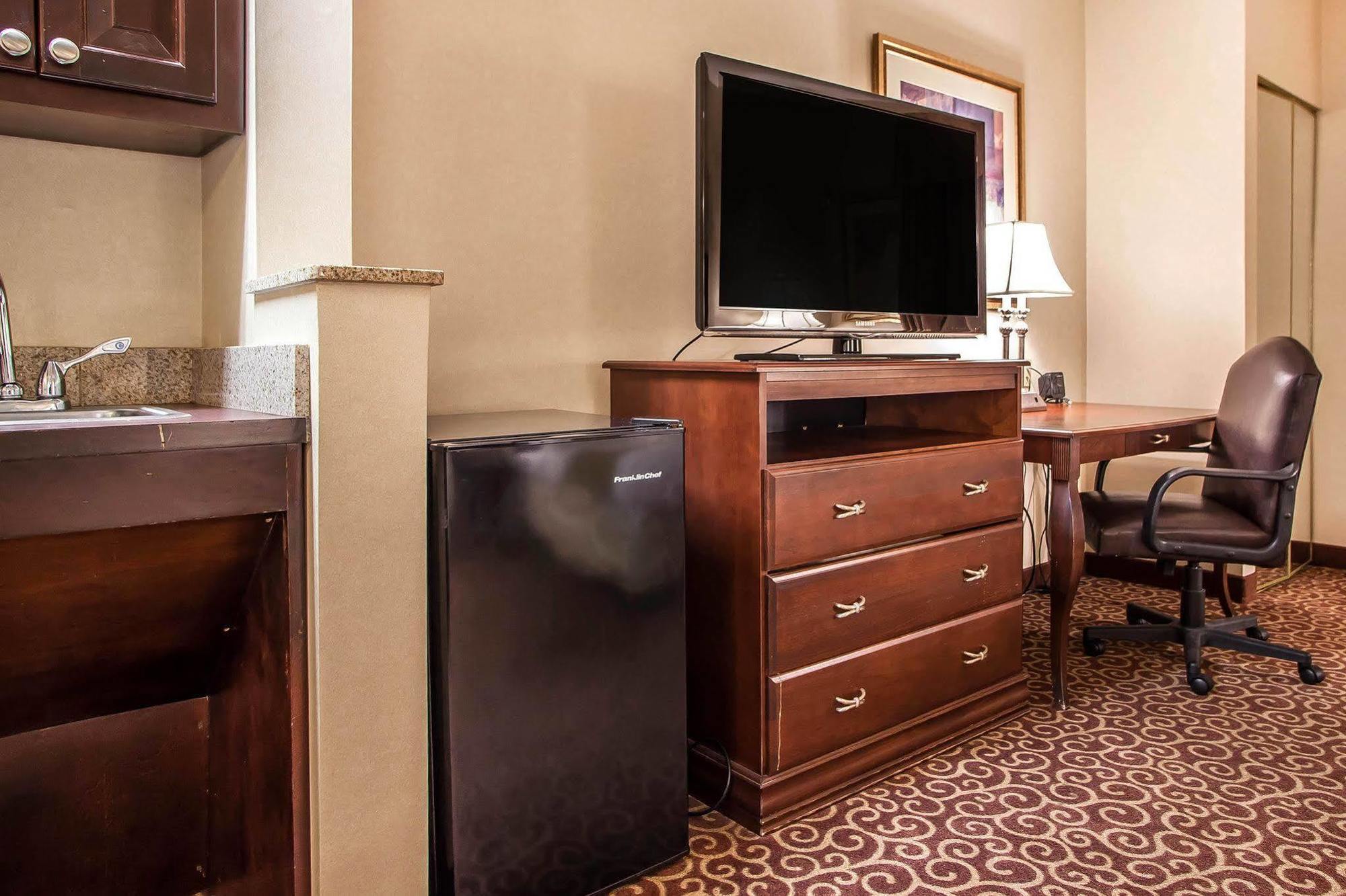 Comfort Suites East Brunswick - South River Extérieur photo
