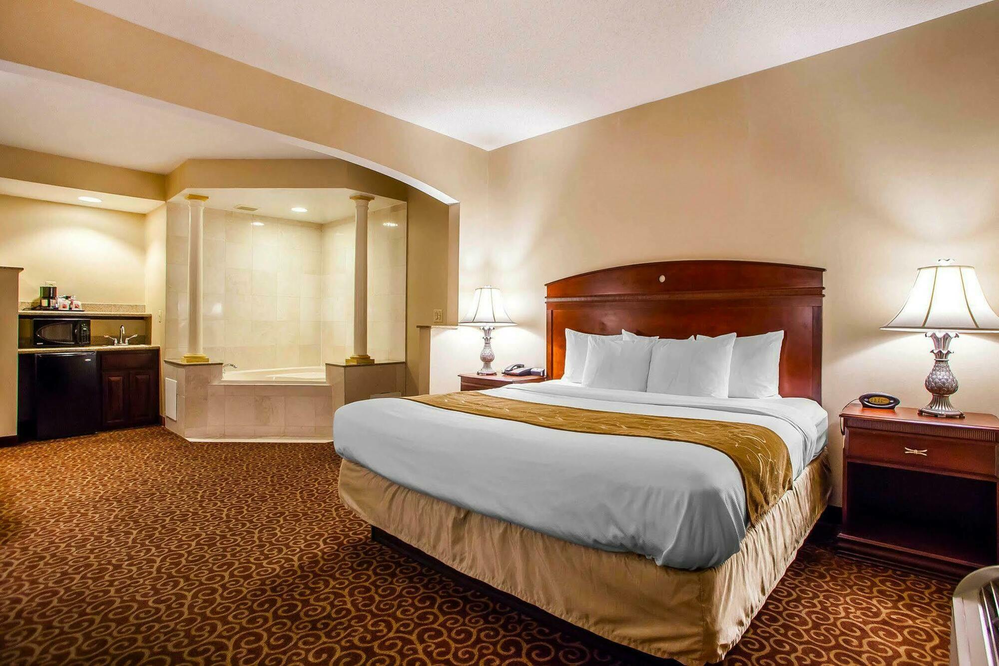 Comfort Suites East Brunswick - South River Extérieur photo