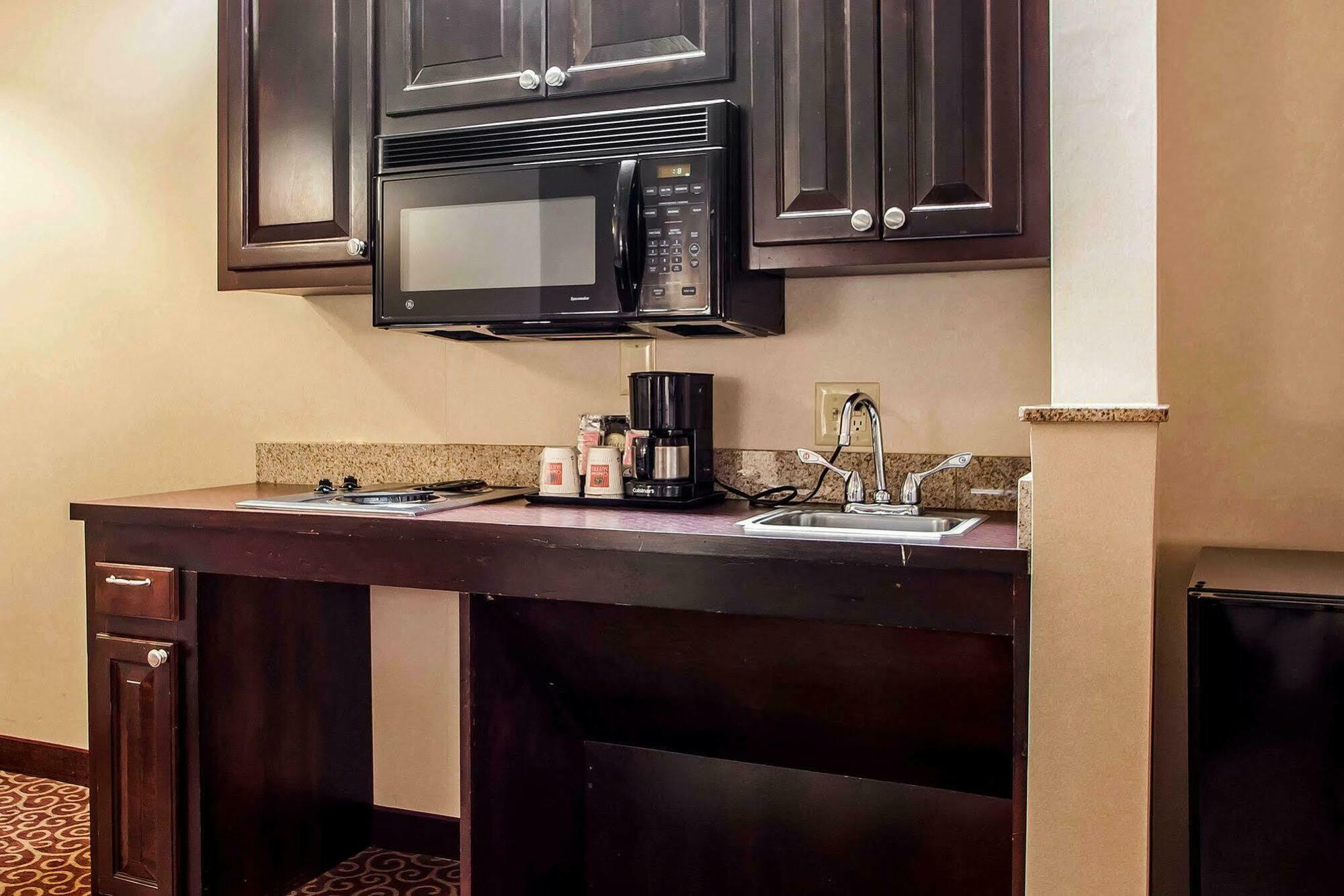 Comfort Suites East Brunswick - South River Extérieur photo